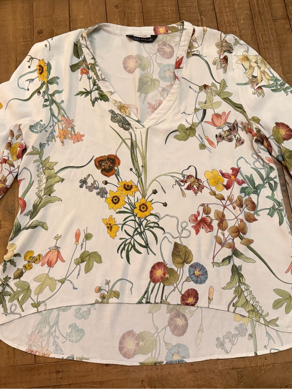 Zara White V‑Neck Blouse with Multicolor Floral Print